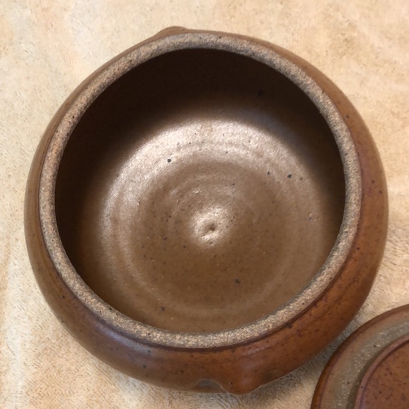 Vintage Handmade Pottery Bowl/Bean Pot with Lid 7”x7” - Picture 5 of 7